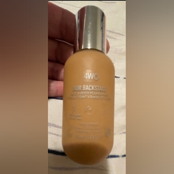 Christian Dior Backstage Face & Body Foundation In 4wo. - Picture 5 of 7